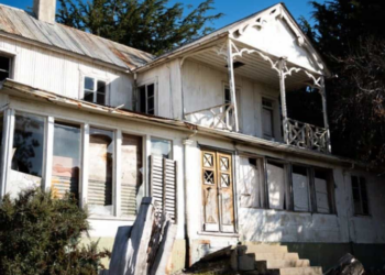 Sa maison est squattée, le propriétaire de 95 ans doit payer la facture d&rsquo;eau… de 17 000 euros