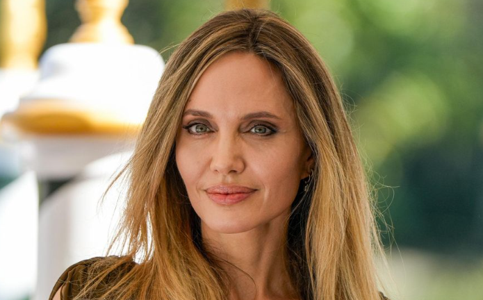 Capture decran 2025 05 06 012847 Angelina Jolie