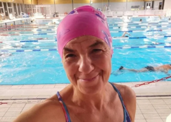 À 65 ans, une Algérienne se lance le défi de relier l’Angleterre à la France à la nage