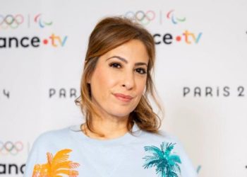 Léa Salamé au mariage de sa soeur Louma : robe bustier courte, sourires radieux… ses clichés de la cérémonie