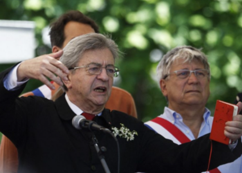 "Ils inventent plein de choses" : les militants de La France insoumise font bloc autour de Jean-Luc Mélenchon avant la publication d'un livre enquête 13 "Ils inventent plein de choses" : les militants de La France insoumise font bloc autour de Jean-Luc Mélenchon avant la publication d'un livre enquête « Ils inventent plein de choses » : les militants de La France insoumise font bloc autour de Jean-Luc Mélenchon avant la publication d’un livre enquête