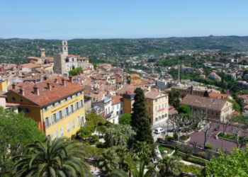 « J’ai entendu comme un gros bruit sourd » : Nahyl, 2 ans, décède après une chute de 8 étages à Grasse