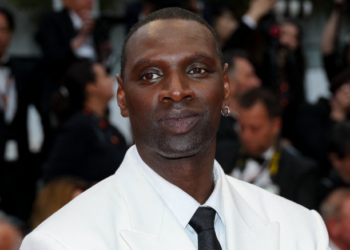 Cannes : Omar Sy brise le protocole du tapis rouge, son attitude fait scandale