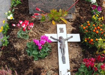 « J’aurais mieux fait de la faire incinérer » : la détresse de René, 92 ans, privé d’accès à la tombe de son épouse