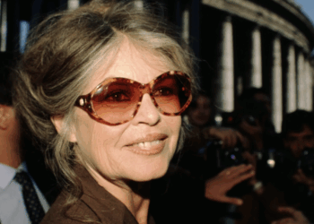Brigitte Bardot détruit le Festival de Cannes : "C’est une horreur, c’est social, c’est moche" 7 Brigitte Bardot détruit le Festival de Cannes : "C’est une horreur, c’est social, c’est moche" Brigitte Bardot détruit le Festival de Cannes : « C’est une horreur, c’est social, c’est moche »