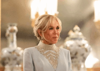 Brigitte Macron trop "se*y" ? Cette tenue osée lors d’un dîner officiel qui a fait jaser 18 Brigitte Macron trop "se*y" ? Cette tenue osée lors d’un dîner officiel qui a fait jaser Brigitte Macron trop « se*y » ? Cette tenue osée lors d’un dîner officiel qui a fait jaser