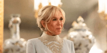 Brigitte Macron trop « se*y » ? Cette tenue osée lors d’un dîner officiel qui a fait jaser