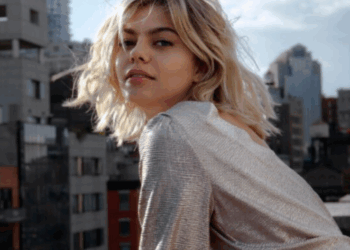 "Je ne suis pas hyper à l'aise..." : ce sujet personnel sur lequel Louane a refusé de s'épancher en pleine interview 16 "Je ne suis pas hyper à l'aise..." : ce sujet personnel sur lequel Louane a refusé de s'épancher en pleine interview « Je ne suis pas hyper à l’aise… » : ce sujet personnel sur lequel Louane a refusé de s’épancher en pleine interview