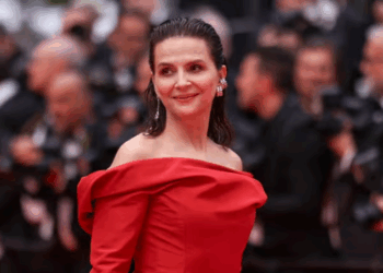 Quand ça ne veut pas ! Juliette Binoche, présidente du Festival de Cannes, n'arrive pas à prononcer un mot en pleine cérémonie d'ouverture 10 Quand ça ne veut pas ! Juliette Binoche, présidente du Festival de Cannes, n'arrive pas à prononcer un mot en pleine cérémonie d'ouverture Quand ça ne veut pas ! Juliette Binoche, présidente du Festival de Cannes, n’arrive pas à prononcer un mot en pleine cérémonie d’ouverture