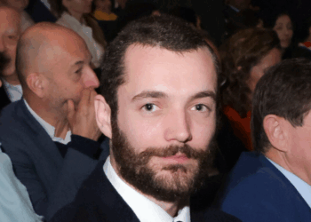 "Un cirque médiatique" : Louis Sarkozy revient sur le divorce de ses parents en 2007 dans de rares confidences 4 "Un cirque médiatique" : Louis Sarkozy revient sur le divorce de ses parents en 2007 dans de rares confidences « Un cirque médiatique » : Louis Sarkozy revient sur le divorce de ses parents en 2007 dans de rares confidences