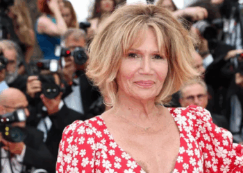 "J'avais d'autres priorités" : fraîchement célibataire, Clémentine Célarié avoue être la cause de sa dernière rupture 3 "J'avais d'autres priorités" : fraîchement célibataire, Clémentine Célarié avoue être la cause de sa dernière rupture « J’avais d’autres priorités » : fraîchement célibataire, Clémentine Célarié avoue être la cause de sa dernière rupture