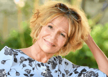 Clémentine Célarié révèle avoir rompu avec son compagnon “Les hommes plus jeunes…” 13 Clémentine Célarié révèle avoir rompu avec son compagnon “Les hommes plus jeunes…” Clémentine Célarié révèle avoir rompu avec son compagnon “Les hommes plus jeunes…”