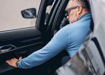 Auto : bientôt une amende pour les Français qui n’ouvrent pas leur portière de voiture "à la hollandaise" ? 6 Auto : bientôt une amende pour les Français qui n’ouvrent pas leur portière de voiture "à la hollandaise" ? Auto : bientôt une amende pour les Français qui n’ouvrent pas leur portière de voiture « à la hollandaise » ?