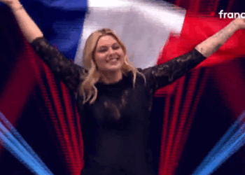 « J’avais tellement peur de venir ici » : Louane à la 7e place de l’Eurovision, la chanteuse réagit (enfin) à sa performance et félicite le gagnant
