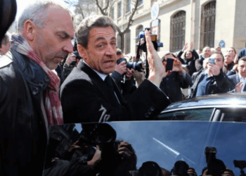 Sans pitié, Nicolas Sarkozy tacle François Hollande et ses conquêtes : "La traiter comme une maîtresse" 14 Sans pitié, Nicolas Sarkozy tacle François Hollande et ses conquêtes : "La traiter comme une maîtresse" Sans pitié, Nicolas Sarkozy tacle François Hollande et ses conquêtes : « La traiter comme une maîtresse »