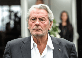 “Il lui a fait très mal” : le fils d’Alain Delon raconte un épisode marquant de leur passé familial