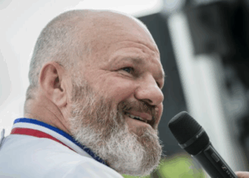 Philippe Etchebest enfant adopté et père adoptif : confidences touchantes en plein Cauchemar en cuisine 10 Philippe Etchebest enfant adopté et père adoptif : confidences touchantes en plein Cauchemar en cuisine Philippe Etchebest enfant adopté et père adoptif : confidences touchantes en plein Cauchemar en cuisine