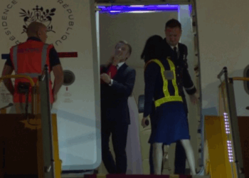 Vidéo virale d'Emmanuel et Brigitte Macron «On nous prend encore pour des jambons», s'agace Gauthier Le Bret 7 Vidéo virale d'Emmanuel et Brigitte Macron «On nous prend encore pour des jambons», s'agace Gauthier Le Bret Vidéo virale d’Emmanuel et Brigitte Macron «On nous prend encore pour des jambons», s’agace Gauthier Le Bret