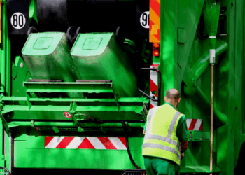 Salaires : voici combien gagne réellement un éboueur chaque mois 6 Salaires : voici combien gagne réellement un éboueur chaque mois Salaires : voici combien gagne réellement un éboueur chaque mois