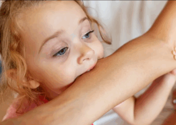 Pourquoi a-t-on parfois envie de mordre les gens qu'on aime très fort ? 1 Pourquoi a-t-on parfois envie de mordre les gens qu'on aime très fort ? Pourquoi a-t-on parfois envie de mordre les gens qu’on aime très fort ?