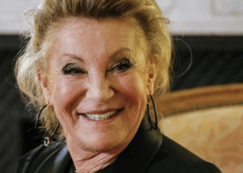 “Qu'on la laisse tranquille” : Sheila (79 ans) mamie protectrice, elle sort les griffes pour sa petite-fille Tara-Rose 2 “Qu'on la laisse tranquille” : Sheila (79 ans) mamie protectrice, elle sort les griffes pour sa petite-fille Tara-Rose “Qu’on la laisse tranquille” : Sheila (79 ans) mamie protectrice, elle sort les griffes pour sa petite-fille Tara-Rose