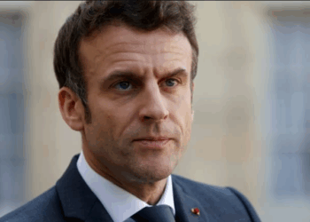 Emmanuel Macron aurait insulté des journalistes de BFMTV : « Regarde-moi ces connards »