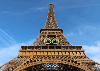 Anne Hidalgo veut «féminiser» la Tour Eiffel en y inscrivant des noms de femmes