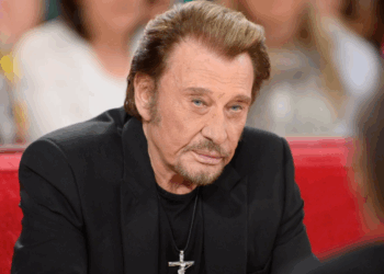 L'ancien chauffeur de Johnny Hallyday révèle que "certaines personnes de sa famille" étaient jalouses de lui 12 L'ancien chauffeur de Johnny Hallyday révèle que "certaines personnes de sa famille" étaient jalouses de lui L’ancien chauffeur de Johnny Hallyday révèle que « certaines personnes de sa famille » étaient jalouses de lui
