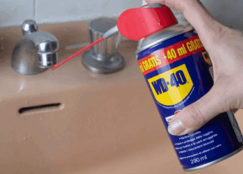 WD-40 : voici les utilisations méconnues les plus surprenantes au quotidien pour la maison 4 WD-40 : voici les utilisations méconnues les plus surprenantes au quotidien pour la maison WD-40 : voici les utilisations méconnues les plus surprenantes au quotidien pour la maison
