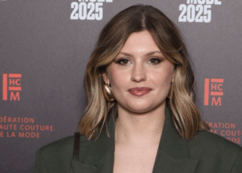 Marine arrêtée par la production de la Star Academy alors qu’elle volait des objets au château… Cette folle anecdote de la gagnante de la saison ! 14 Marine arrêtée par la production de la Star Academy alors qu’elle volait des objets au château… Cette folle anecdote de la gagnante de la saison ! Marine arrêtée par la production de la Star Academy alors qu’elle volait des objets au château… Cette folle anecdote de la gagnante de la saison !