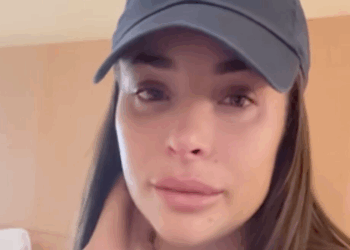 "C'est injuste !" : visée par un mandat d'arrêt, Rym Renom se confie en pleurs après avoir été arrêtée par la police à l'aéroport de Roissy 11 "C'est injuste !" : visée par un mandat d'arrêt, Rym Renom se confie en pleurs après avoir été arrêtée par la police à l'aéroport de Roissy « C’est injuste ! » : visée par un mandat d’arrêt, Rym Renom se confie en pleurs après avoir été arrêtée par la police à l’aéroport de Roissy