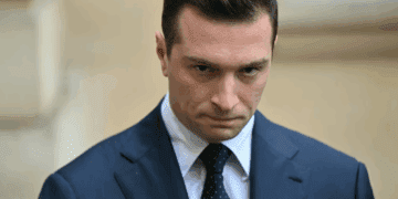 Jordan Bardella médusé par les révélations de ses proches sur sa vie privée, « Ils sont excessifs »
