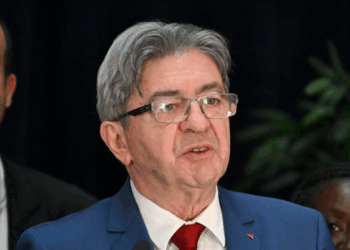Jean-Luc Mélenchon : 10 kilos en moins, plus de tabac… Après une rupture, il s’est transformé ! 1 Jean-Luc Mélenchon : 10 kilos en moins, plus de tabac… Après une rupture, il s’est transformé ! Jean-Luc Mélenchon : 10 kilos en moins, plus de tabac… Après une rupture, il s’est transformé !