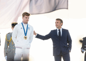 Léon Marchand face à Emmanuel Macron, cette grosse gaffe faite face au président : « C’était pas bon »