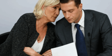 Marine Le Pen met les choses au clair avec Jordan Bardella : « Nous ne sommes pas en couple » 12 Marine Le Pen met les choses au clair avec Jordan Bardella : « Nous ne sommes pas en couple » Marine Le Pen met les choses au clair avec Jordan Bardella : « Nous ne sommes pas en couple »