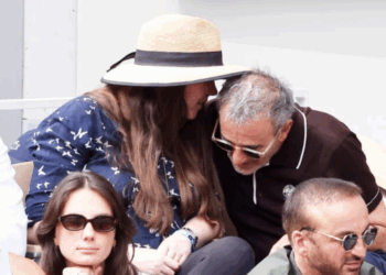 Élie Semoun, 61 ans, bientôt papa : qui est sa femme Aude Fraineau ?