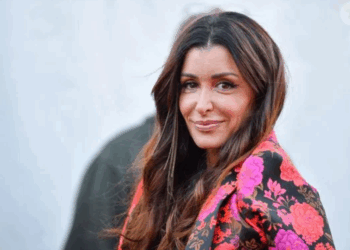 À 42 ans, Jenifer annonce une décision majeure pour la suite de sa carrière : "Je n’ai pas assez de mots" 16 À 42 ans, Jenifer annonce une décision majeure pour la suite de sa carrière : "Je n’ai pas assez de mots" À 42 ans, Jenifer annonce une décision majeure pour la suite de sa carrière : « Je n’ai pas assez de mots »