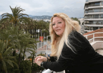 Loana filme son appartement et ça donne des haut-le-coeur à certains 13 Loana filme son appartement et ça donne des haut-le-coeur à certains Loana filme son appartement et ça donne des haut-le-coeur à certains