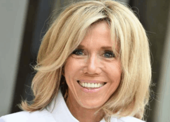 Brigitte Macron : “Je veux exprimer mon émotion”, son message aux Français dans un contexte très particulier 10 Brigitte Macron : “Je veux exprimer mon émotion”, son message aux Français dans un contexte très particulier Brigitte Macron : “Je veux exprimer mon émotion”, son message aux Français dans un contexte très particulier