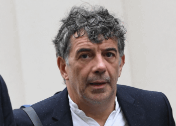 Stéphane Plaza condamné : l’animateur assigne l’État et dénonce un “scandale judiciaire” et un “procès truqué”