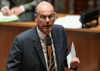 Effectifs, salaires : le gouvernement durcit le ton sur les fonctionnaires 7 Effectifs, salaires : le gouvernement durcit le ton sur les fonctionnaires Effectifs, salaires : le gouvernement durcit le ton sur les fonctionnaires