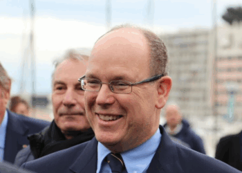 "On en a trouvé à trois euros chez Leroy Merlin", Albert de Monaco, ce détail qui a "vraiment l’air de l’emmerder" 9 "On en a trouvé à trois euros chez Leroy Merlin", Albert de Monaco, ce détail qui a "vraiment l’air de l’emmerder" « On en a trouvé à trois euros chez Leroy Merlin », Albert de Monaco, ce détail qui a « vraiment l’air de l’emmerder »