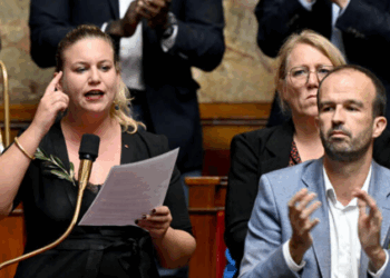 «On était à la limite de l’incident physique» : Bayrou pris à partie par Panot et Bompard à l'Assemblée nationale 2 «On était à la limite de l’incident physique» : Bayrou pris à partie par Panot et Bompard à l'Assemblée nationale «On était à la limite de l’incident physique» : Bayrou pris à partie par Panot et Bompard à l’Assemblée nationale