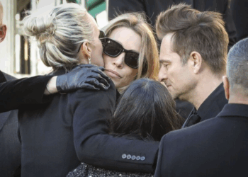 “Des conneries !” : Laura Smet remet de l’huile sur le feu avec Laeticia Hallyday et elle ne prend pas de gants 18 “Des conneries !” : Laura Smet remet de l’huile sur le feu avec Laeticia Hallyday et elle ne prend pas de gants “Des conneries !” : Laura Smet remet de l’huile sur le feu avec Laeticia Hallyday et elle ne prend pas de gants