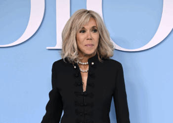 Brigitte Macron sans détour sur cet "effort colossal" qu’elle a dû faire en arrivant à l’Elysée 16 Brigitte Macron sans détour sur cet "effort colossal" qu’elle a dû faire en arrivant à l’Elysée Brigitte Macron sans détour sur cet « effort colossal » qu’elle a dû faire en arrivant à l’Elysée