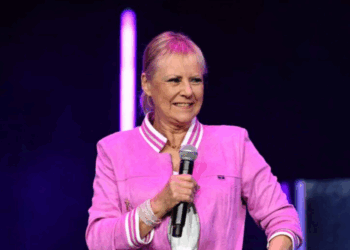 Agacée, Dorothée pousse un gros coup de gueule : “C’est pas moi qui…” 6 Agacée, Dorothée pousse un gros coup de gueule : “C’est pas moi qui…” Agacée, Dorothée pousse un gros coup de gueule : “C’est pas moi qui…”