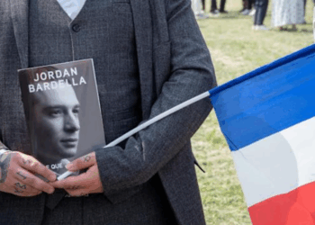 Jordan Bardella rattrapé par le Fisc : son livre au cœur du scandale 18 Jordan Bardella rattrapé par le Fisc : son livre au cœur du scandale Jordan Bardella rattrapé par le Fisc : son livre au cœur du scandale