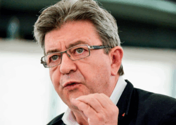 Que se cache-t-il derrière la rhétorique et la gestuelle de Jean-Luc Mélenchon ? 6 Que se cache-t-il derrière la rhétorique et la gestuelle de Jean-Luc Mélenchon ? Que se cache-t-il derrière la rhétorique et la gestuelle de Jean-Luc Mélenchon ?