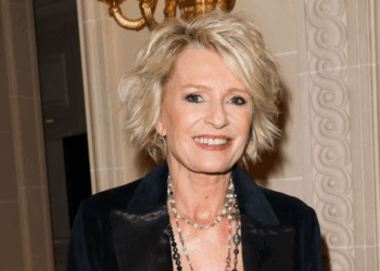 Obsèques de Philippe Labro : Sophie Davant, Laurent Delahousse, Nagui, l’immense douleur pour les adieux 3 Obsèques de Philippe Labro : Sophie Davant, Laurent Delahousse, Nagui, l’immense douleur pour les adieux Obsèques de Philippe Labro : Sophie Davant, Laurent Delahousse, Nagui, l’immense douleur pour les adieux