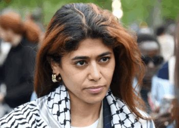 Aqababe se clashe avec l’eurodéputée Rima Hassan, Maes s’en mêle !